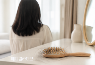 가을이면 머리카락 더 빠진다? 계절 탓으로만 넘기면 안 되는 이유